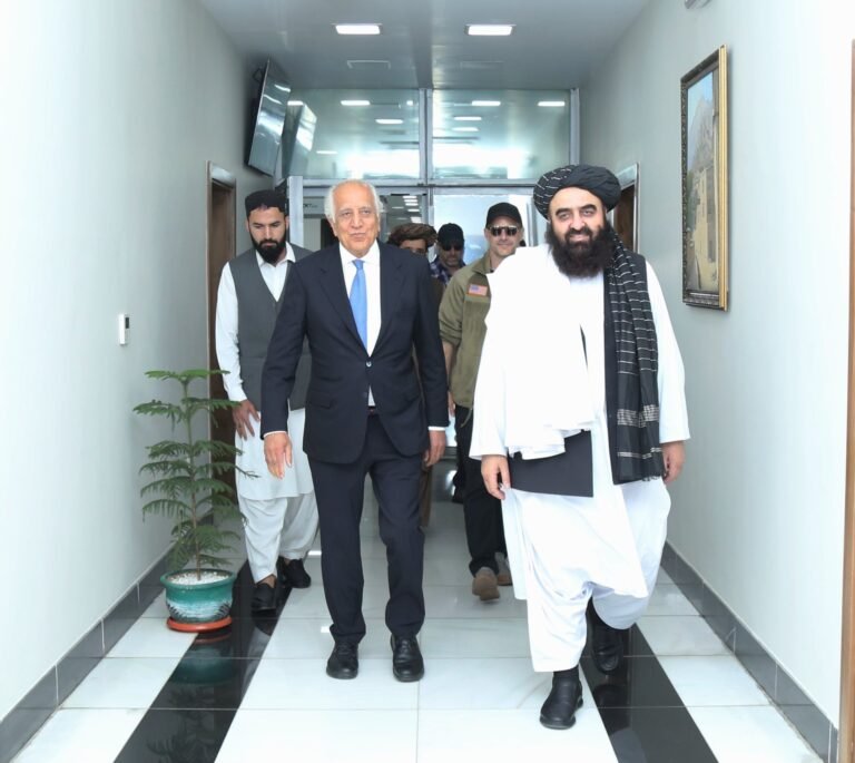 زلمی خلیلزاد:د طالبانو حکومت دې د پاکستان د بریدونو په غبرګون کې له احتیاط او هوښیارۍ کار واخلي