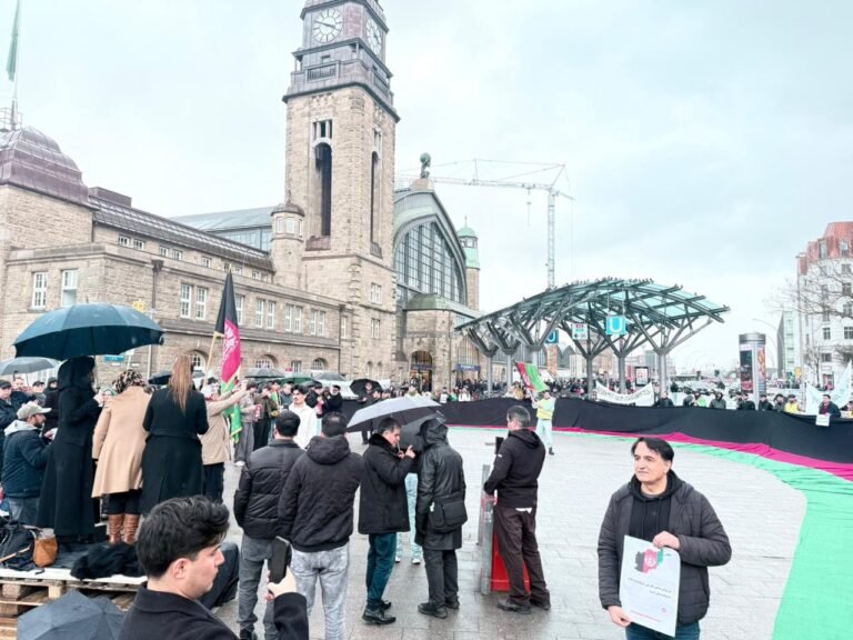 جرمني؛هامبورګ ښار کې مېشتو افغانانو د پاکستان د بریدونو پر ضد لاریون کړی