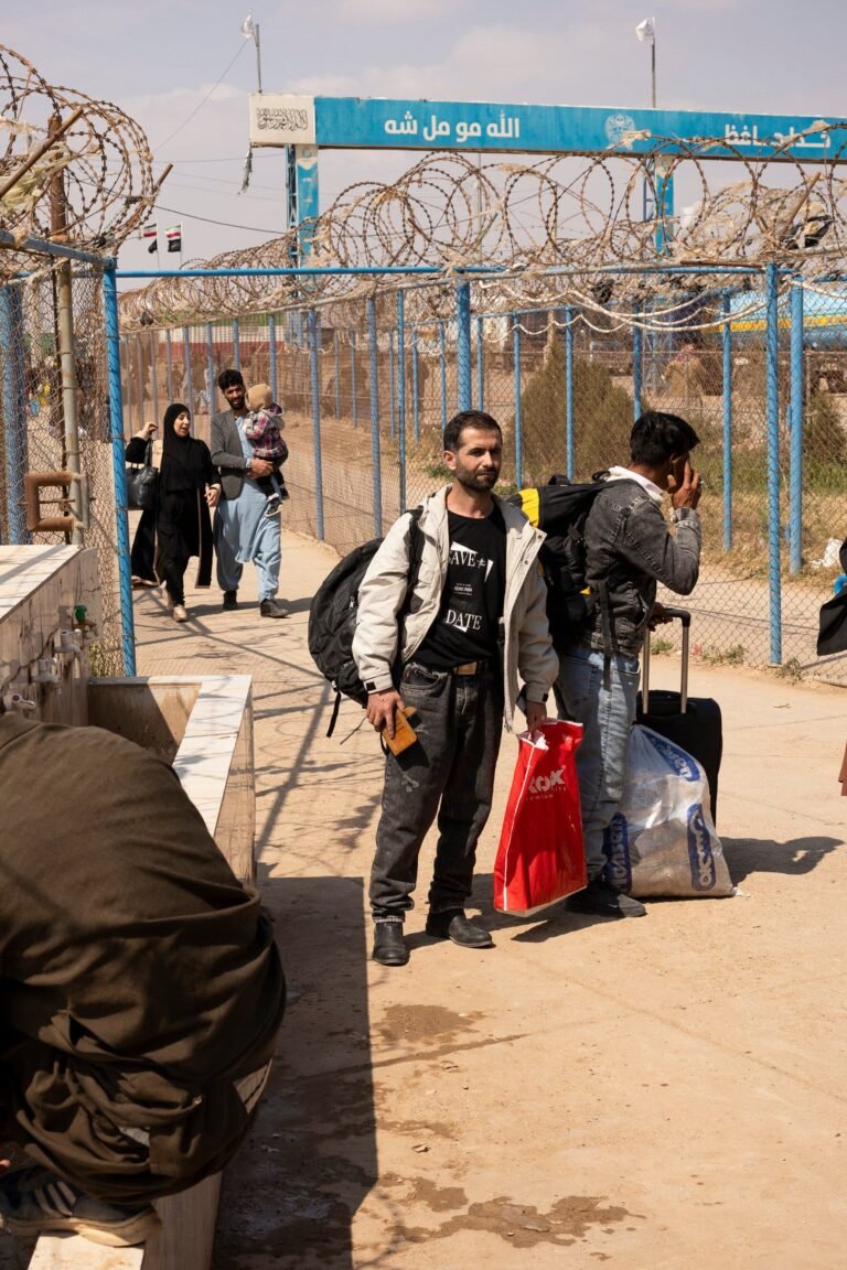 نیویارک ټایمز:د ایران شخړې د افغان کډوالو کار او زده‌کړو ته زیان رسولی