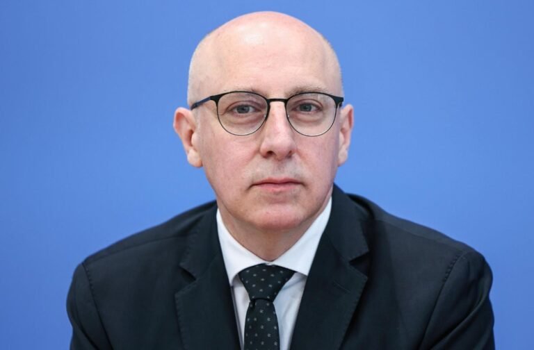 د جرمني د بهرنیو چارو وزارت:په برلین کې د افغانستان سفارت لا هم د پخواني سفیر تر واک لاندې دی