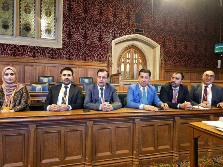 عزیز بارز:د لندن د غونډې اساسي موخه په افغانستان کې د روانې کشالې د حل لارې چارې وې