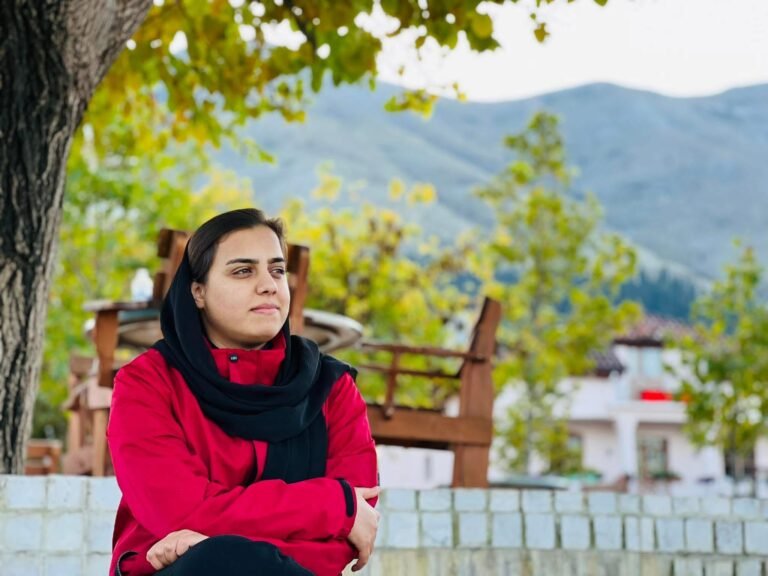 حسیبه اټکپال:قومي عینکې مو له سترګو لېرې کړئ