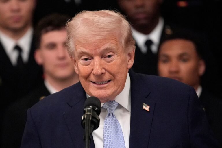 ډونالډ ټرمپ:که ایران په ۴۸ ساعتونو کې د هرمز تنګي تګ راتګ عادي نکړ، له جدي پایلو سره به مخ شي