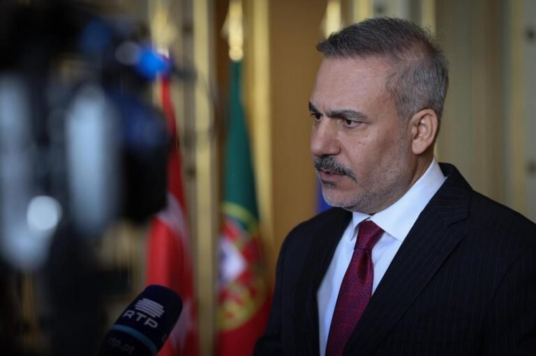 هاکان فېدان:اسراییل د سیمې هېوادونه له یو بل سره د جګړې لور ته ټېل وهي