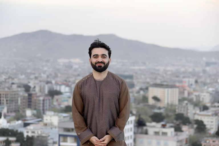 هارون حکیمي:«ښوونځي پرانیزئ چې زرګونه یلداګانې ولرو»