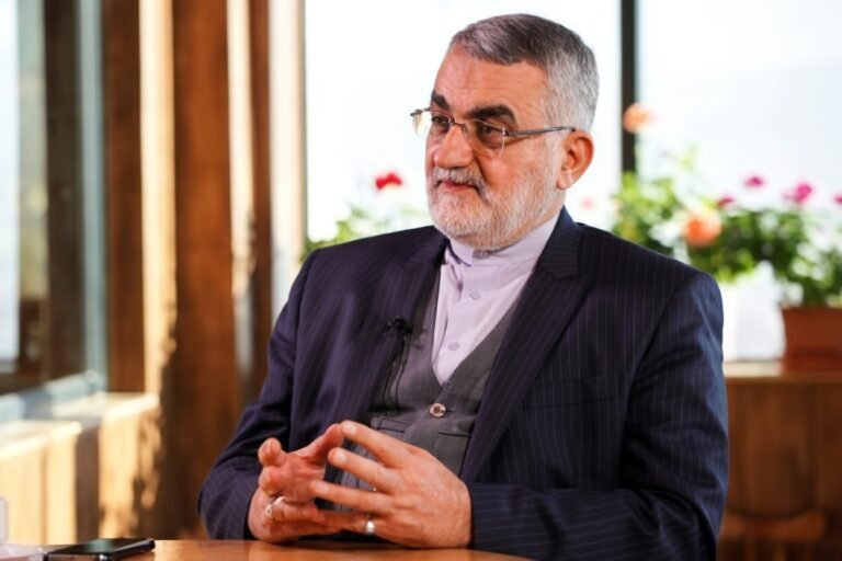 ایران:هره هغه کښتۍ چې غواړي د هرمز له تنګي تېره شي، دوه میلیونه ډالر فیس به راکوي