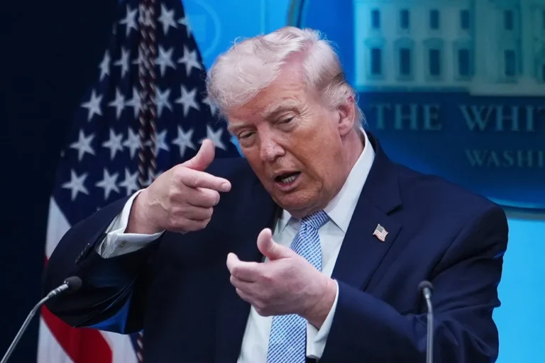 ډونالډ ټرمپ:د سپینې ماڼۍ د ډزو د پېښې له ایران جګړې سره تړاو نه ښکاري؛ خو پلټنې روانې دي