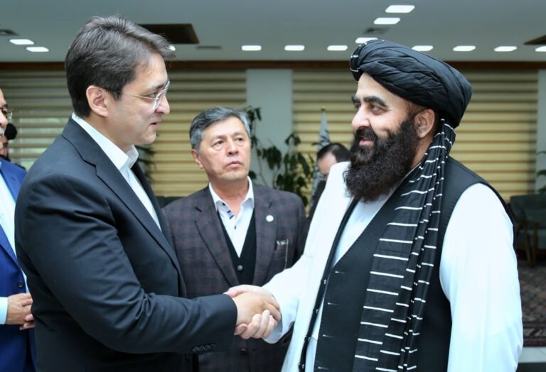 امیرخان متقي؛د اوزبیکستان د بهرنیو چارو وزارت مرستیال سره د سیمې په روان وضعیت خبرې کړې