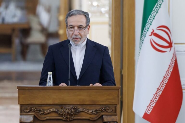 راپورونه:عراقچي د ایران غوښتنې اسلام‌آباد ته سپارلي او د تهران پر “لسو مادو” یې ټینګار کړی