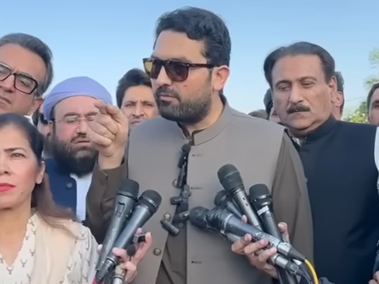 سهیل اپرېدی:د عمران خان د خوشې کېدو لپاره به احتجاجي لړۍ له کشمیره پیل کړو
