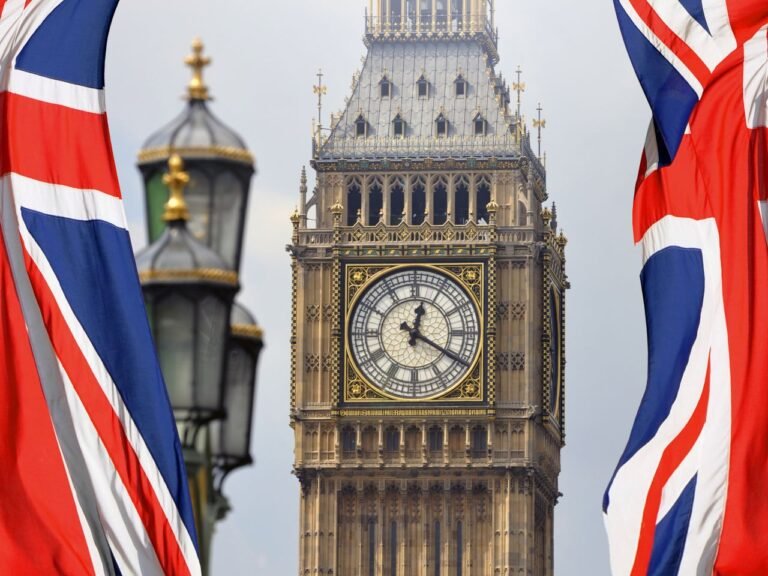 بریتانیا؛د هرمز تنګي د بیا پرانیستلو لپاره د ۳۵ هېوادونو نړیوال کنفرانس کوربه کېږي