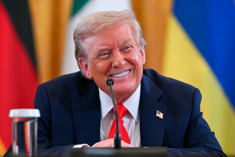 ډونالډ ټرمپ:د ایران ولسمشر د اوربند غوښتنه کړې؛ خو د هرمز تنګی چې خلاص شوی نه وي، جګړه نه دروو