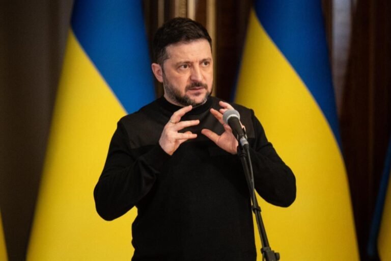 زلېنسکي:اوکراین له درېیو عربي هېوادونو سره د ډرونونو ۱۰ کلن تړونونه لاسلیک کړل