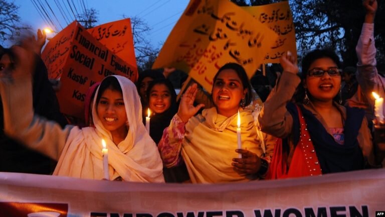 پاکستان کې د ښځو پر وړاندې بې ساری تاوتریخوالی؛تېر کال د «غیرت» او کورني تاوتریخوالي له امله له ۱۸۰۰ پورته ښځې وژل شوي