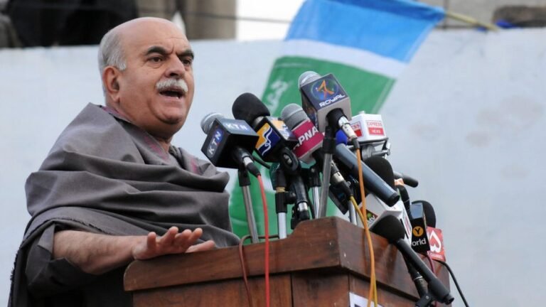 محمودخان اڅکزی:د پاکستان حکومت دغه هېواد د کورنۍ جګړې پر لور بیایي