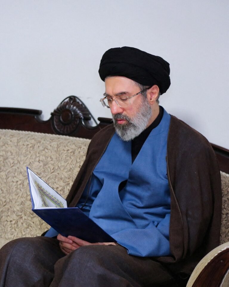 ایران:مجتبی خامنه‌یي بشپړ روغ دی، مخالف لوري د هغه د غږ، انځور او نورو سندونو د ترلاسه کولو هڅه کوي