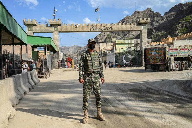 د پاکستان له زندانونو؛۳۷۳ افغان کډوال آزاد او هېواد ته راستانه شوي