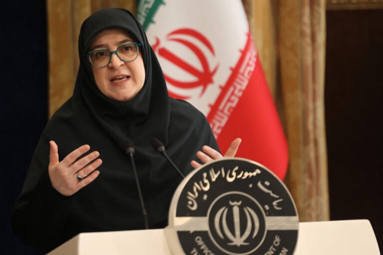 فاطمه مهاجراني:تر هغې چې اسرائیل او امریکا سره د ایران د جګړې د حل برخلیک معلوم شوی نه وي، انټرنېټ به بند وي