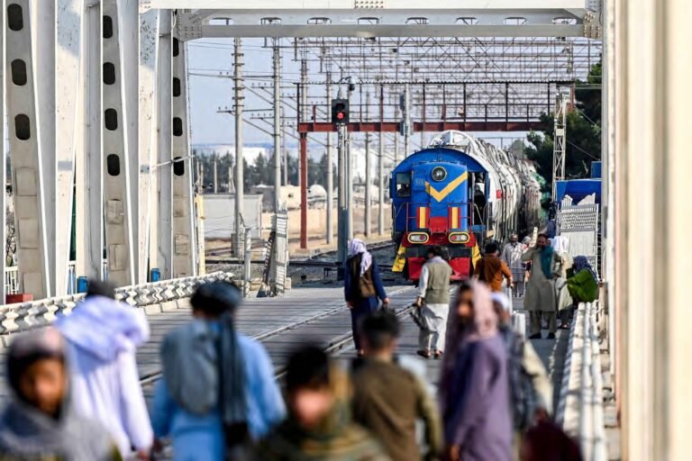 د طالبانو حکومت:له دې وروسته به د حیرتان بندر په ۲۴ ساعته ډول وارداتي او صادراتي خدمات وړاندې کوي