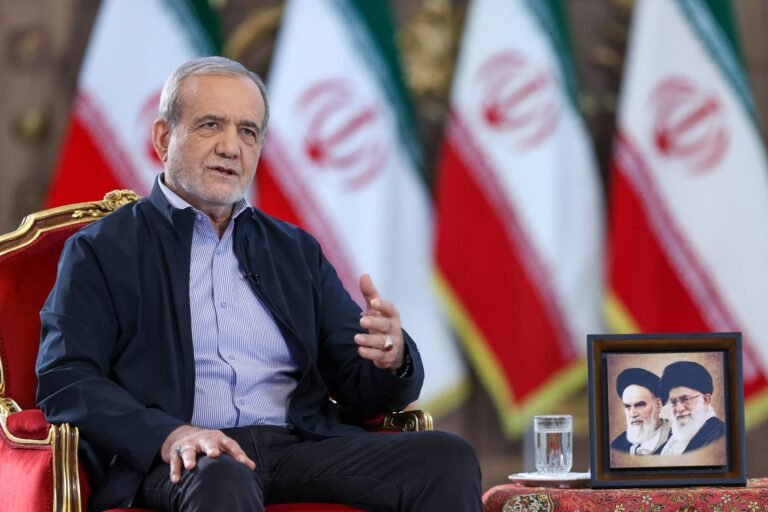 د ایران ولسمشر:د بهرنیو فشارونو موخه د ولس پارول او د نظام کمزوري کول دي