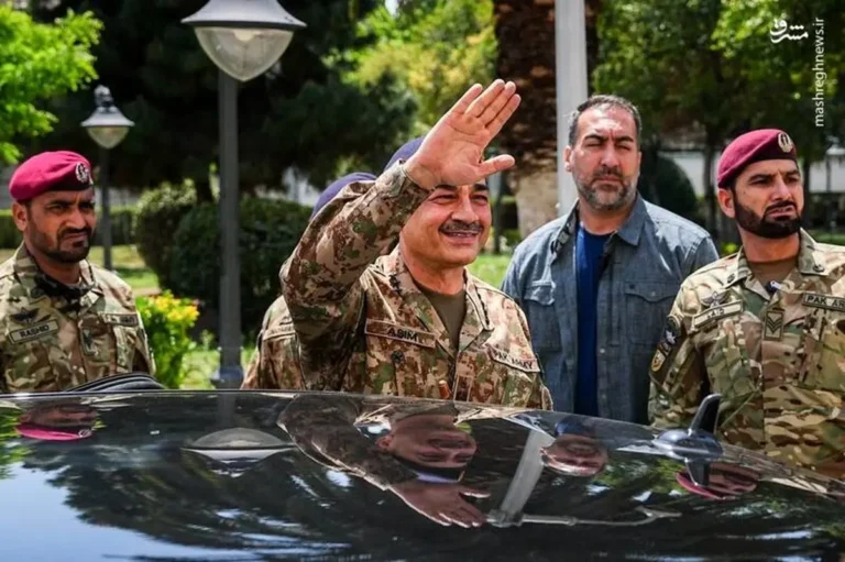 د ایران او امریکا ترمنځ د پاکستان د رویبارۍ دوام؛پاکستانی لوی درستیز ایران ته سفر کوي