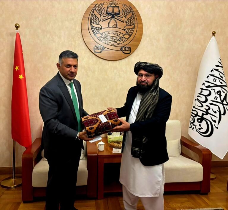 په چین کې؛د طالبانو حکومت سفير د هند له سفیر سره په ډیپلوماتیکو همکاریو غږېدلی
