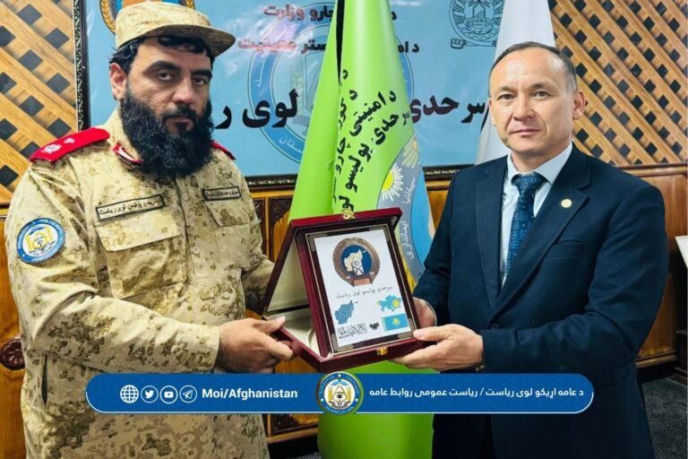 دیدار مقام پولیس سرحدی حکومت طالبان با سفیر قزاقستان در کابل
