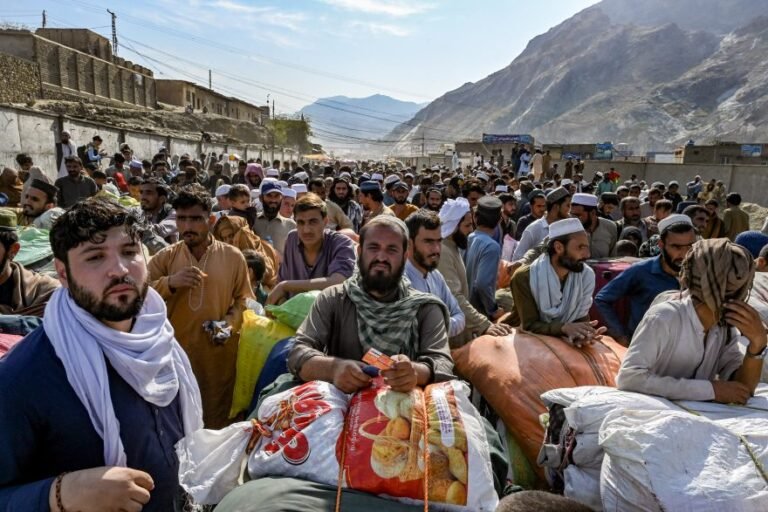 کمسیون عالی رسیدگی به مشکلات مهاجرین :نزدیک به ۶۰۰ خانواده افغان در یک روز به کشور بازگشتند