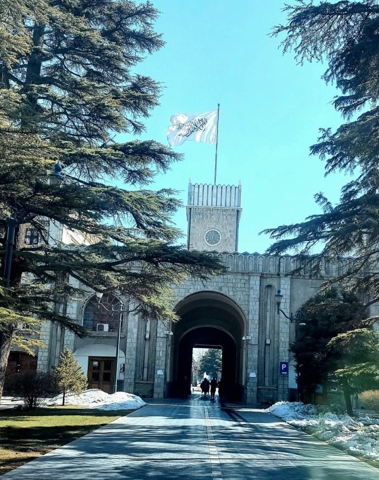 بروکسل میزبان هیأت طالبان و اخراج مهاجران افغان محور گفت‌وگوها است