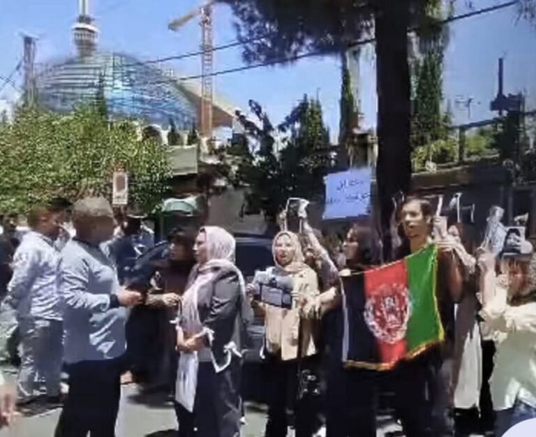 سرچينې:د ایران په مشهد کې د طالبانو د حکومت پر ضد لاریون کوونکي افغانان ونیول شول