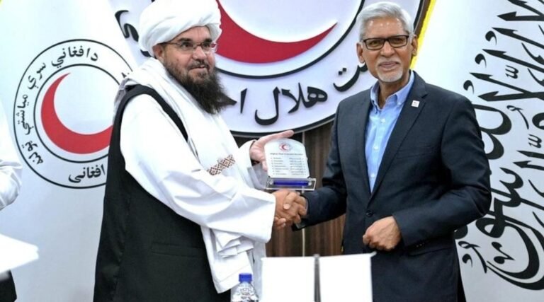 دیدار شهاب الدین دلاور رئیس عمومی هلال احمر حکومت طالبان با سکر تر فدراسیون بین‌المللی هلال احمر و صلیب سرخ