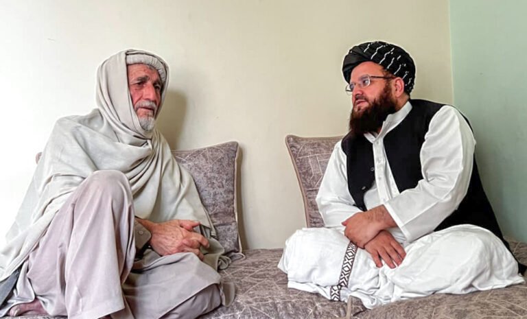 دیدار معین فرهنگ و هنر حکومت طالبان از استاد محمد آصف صمیم