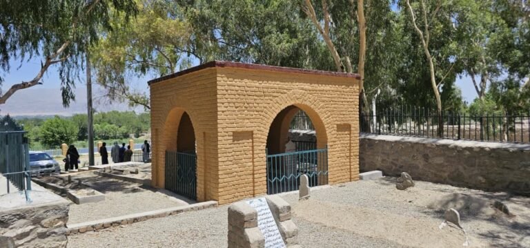 کار بازسازی آرامگاه استاد گل‌پاچا الفت در لغمان تکمیل شد