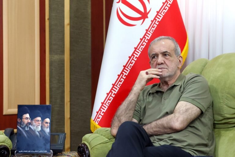 تاکید پزشکیان رییس جمهوری ایران بر لزوم خروج این کشور از وضعیت « نه جنگ و نه صلح »