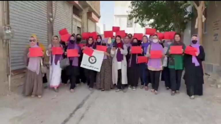 په پاکستان کې؛د هرات له ښځو سره د جلاوطنو معترضو ښځو پیوستون