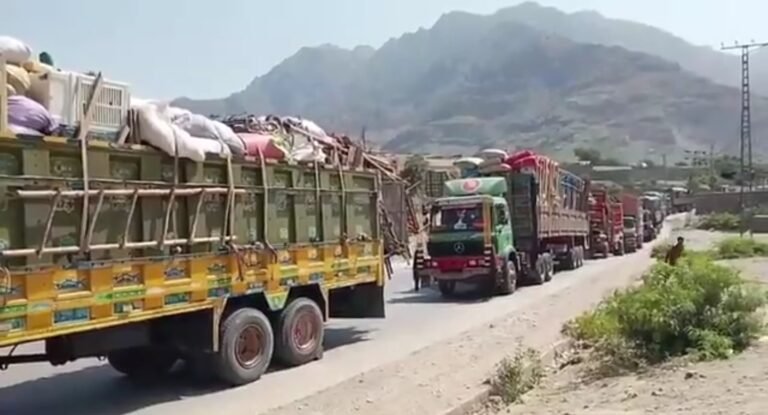 راپورونه:په افغانستان کې د بندو لاریو د خلاصون لپاره ټرانسپورټرانو د تورخم لویه لاره وتړله