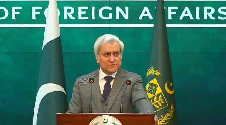 پاکستان حملات هوایی در شرق افغانستان را «حق دفاع از خود» خواند
