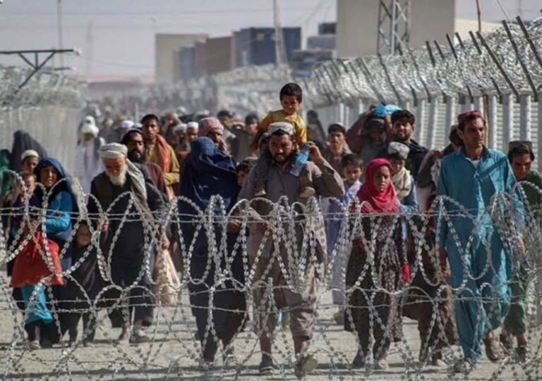 بازگشت ۲ هزار و ۸۶۴ مهاجر افغان از ایران و پاکستان به کشور