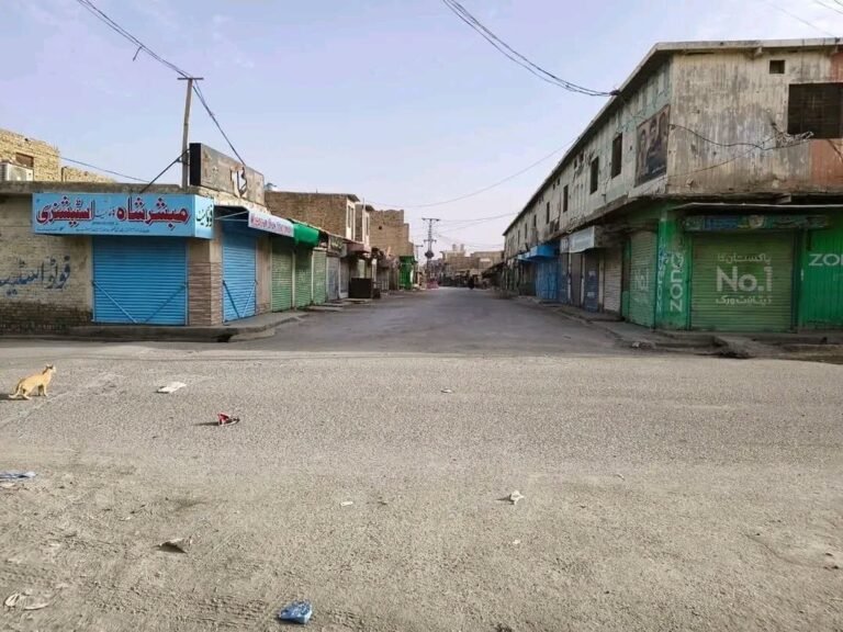 پاکستان: د امنیتي ګواښونو له امله د بلوچستان په نوشکي کې درې ورځنی ګرځبندیز ولګېد