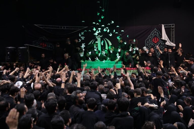 آغاز مراسم تشییع و تدفین علی خامنه‌ای در تهران