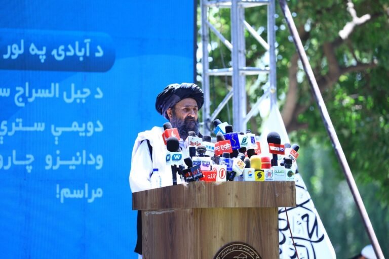 ملا برادر:د هېواد اقتصادي تګلاره د وارداتو پر ځای صادراتو او تولید ته ځانګړې شوې