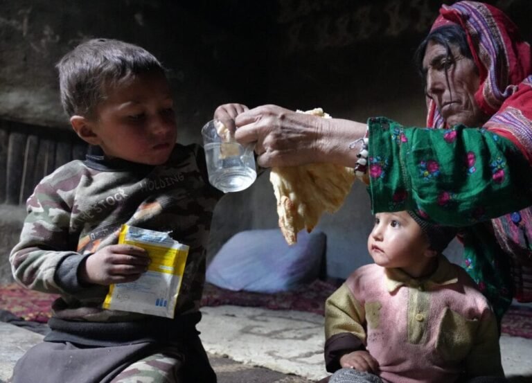 اوچا:میلیونونه افغانان د خوړو او درملو ترمنځ سخت انتخاب سره مخ دي