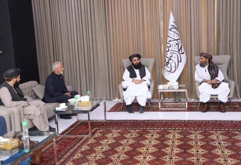 ملا برادر او امیرخان متقي؛د علي خامنه‌یي د جنازې مراسمو کې د ګډون لپاره ایران ته ولاړل