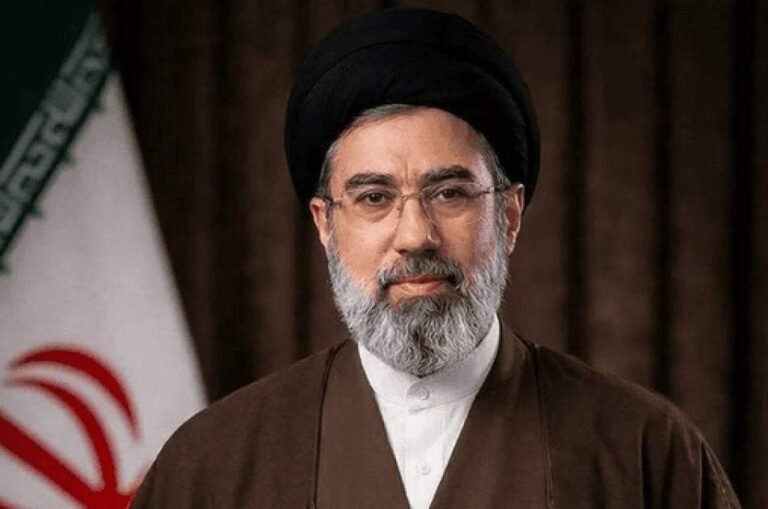 مجتبی خامنه‌يي امريکا ته:که پر ايران مو پوځي فشار دوام وکړي، نه هېرېدونکي درسونه به درکړو